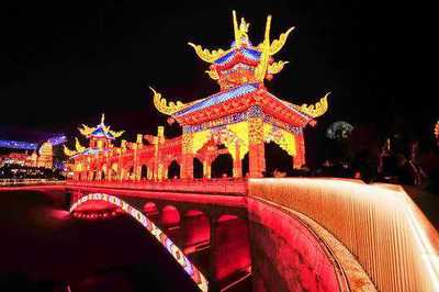燈會(huì)促春節(jié)旅游升溫 自貢彩燈引爆夜間經(jīng)濟(jì)